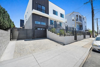 Building Photo - 356 N Chicago St