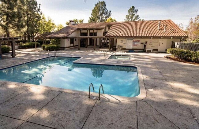 Building Photo - 6090 Montgomery Ct