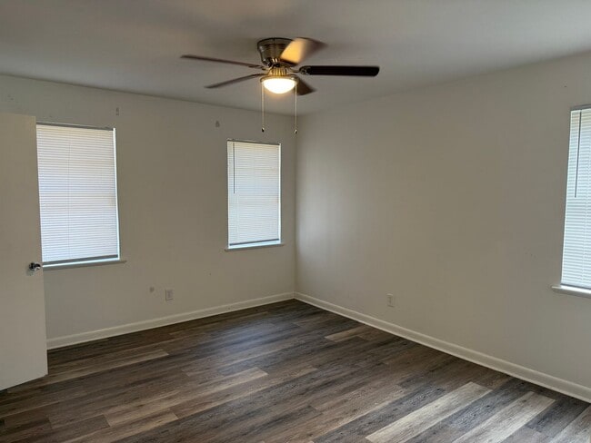 Building Photo - 1821 S Brookwood Dr