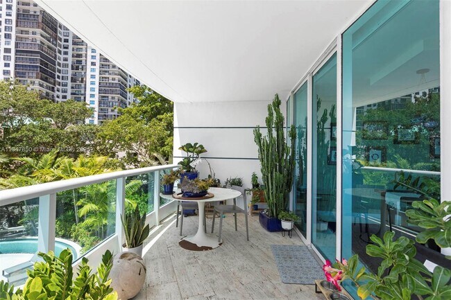 Building Photo - 2127 Brickell Ave