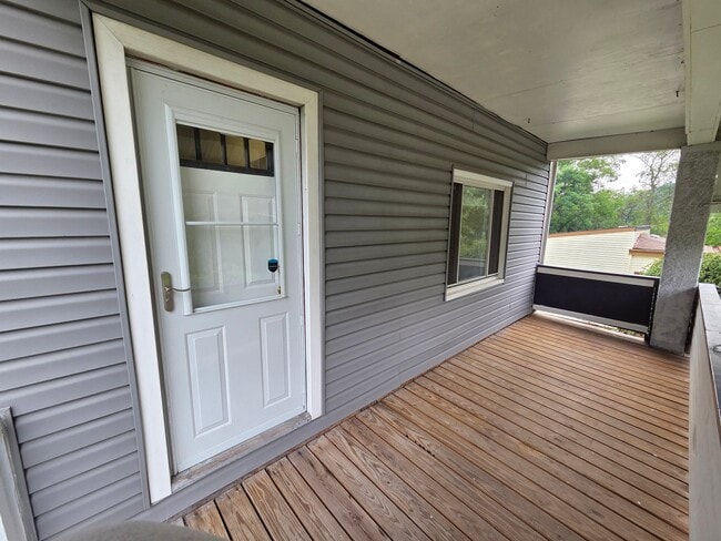 Building Photo - 313 Rinne St