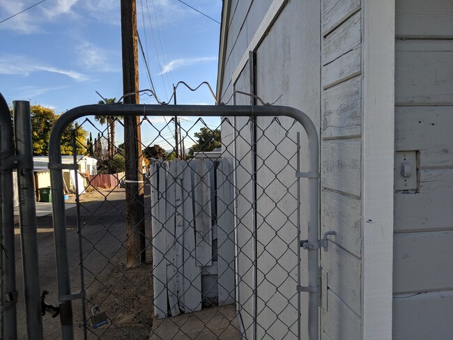 Building Photo - 607 Avenue G