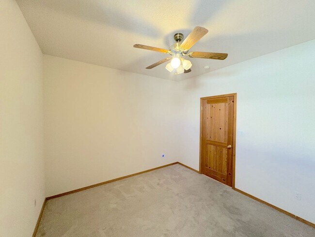 Building Photo - Immaculate 3 bedroom in Rio Rancho! Stunni...