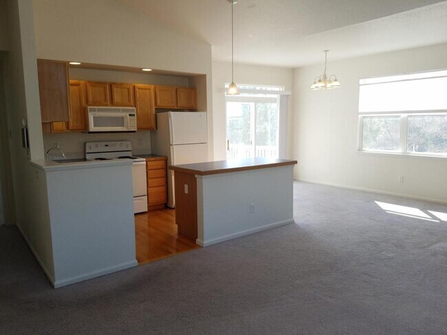 Building Photo - 640 Gooseberry Dr