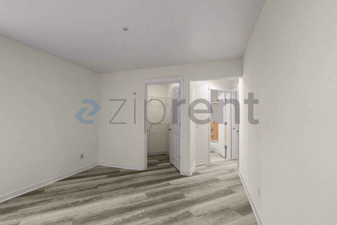 Building Photo - Unit 102