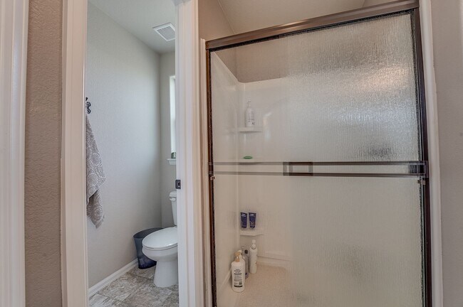 Building Photo - Beautiful 4 Bed, 3 1/2 Bath House in Sever...