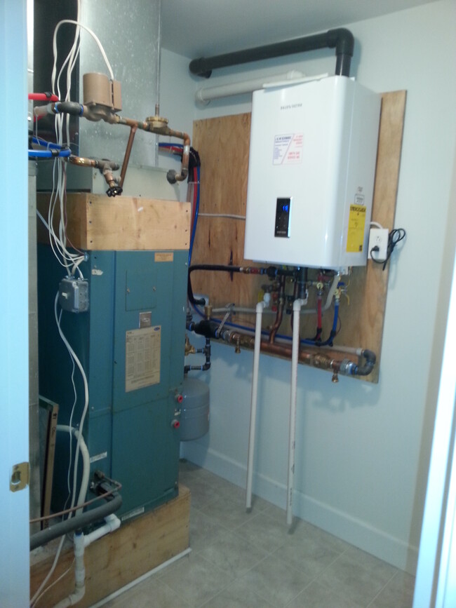 Utility Rm - 121 Ontario St