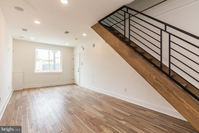 Building Photo - 2132 Berges St