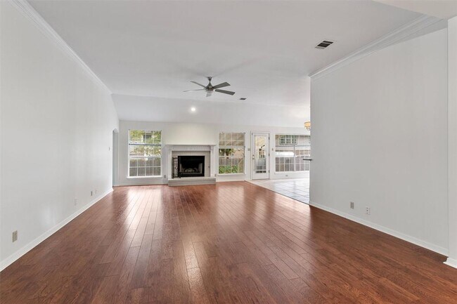 Building Photo - 7905 Henry Kinney Row