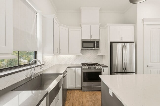 Building Photo - 1723 W 14th St