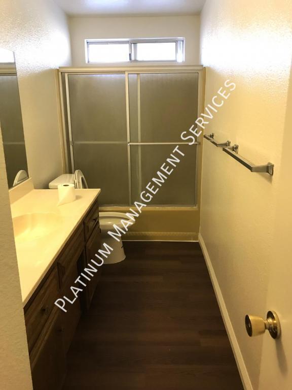 Building Photo - 440 Cheyenne Cir