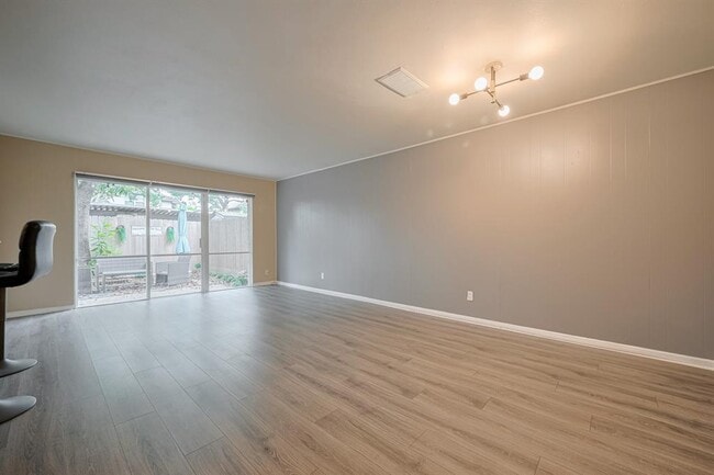 Building Photo - 836 Wax Myrtle Ln