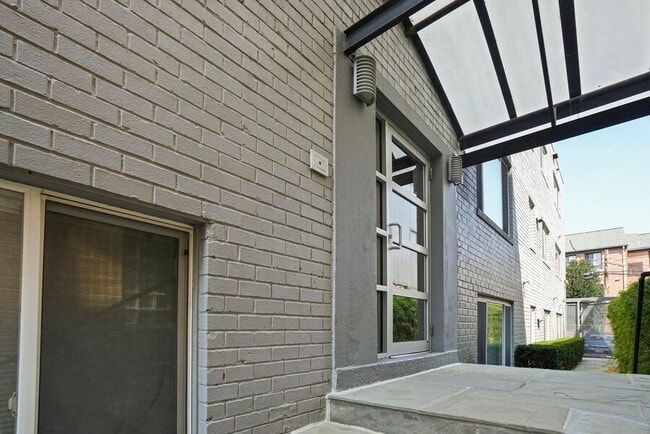 Building Photo - 1439 Chapin St NW