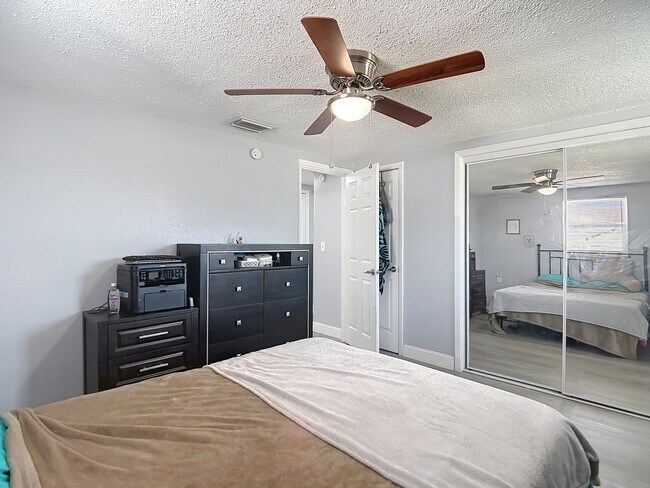 Building Photo - 5913 Appletree Rd