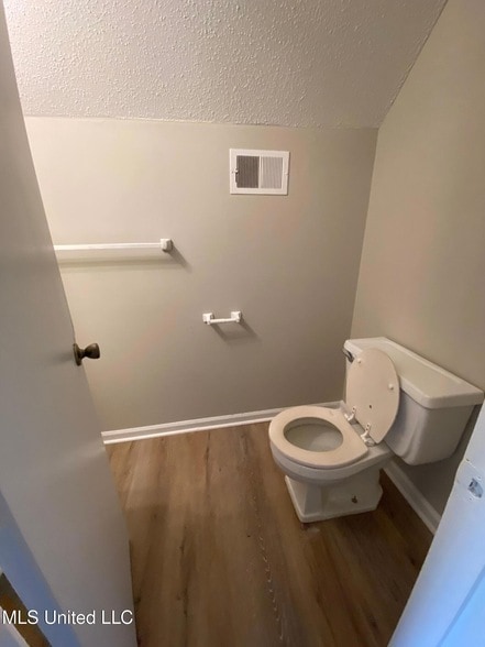 Building Photo - 8230 Cedarbrook Dr