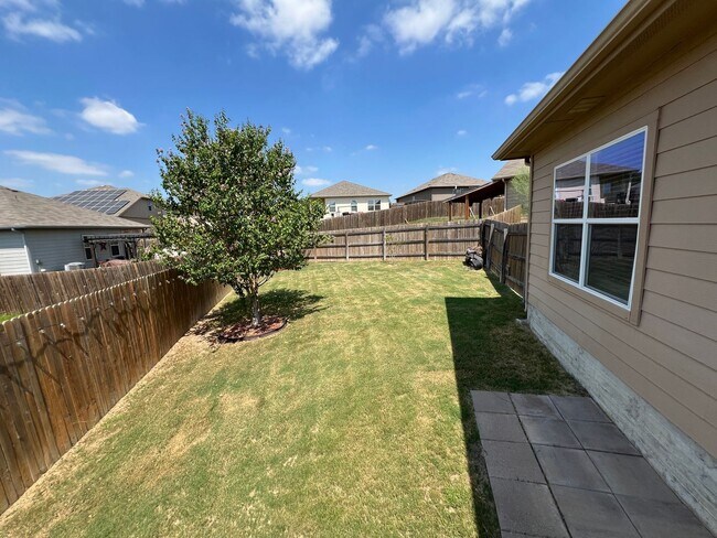 Building Photo - Perfect 3/2.5 - Tall Ceilings and in Immac...