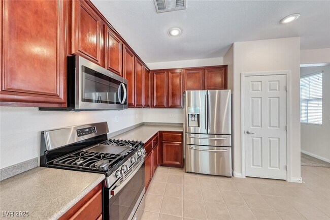 Building Photo - 708 Point Bluff St