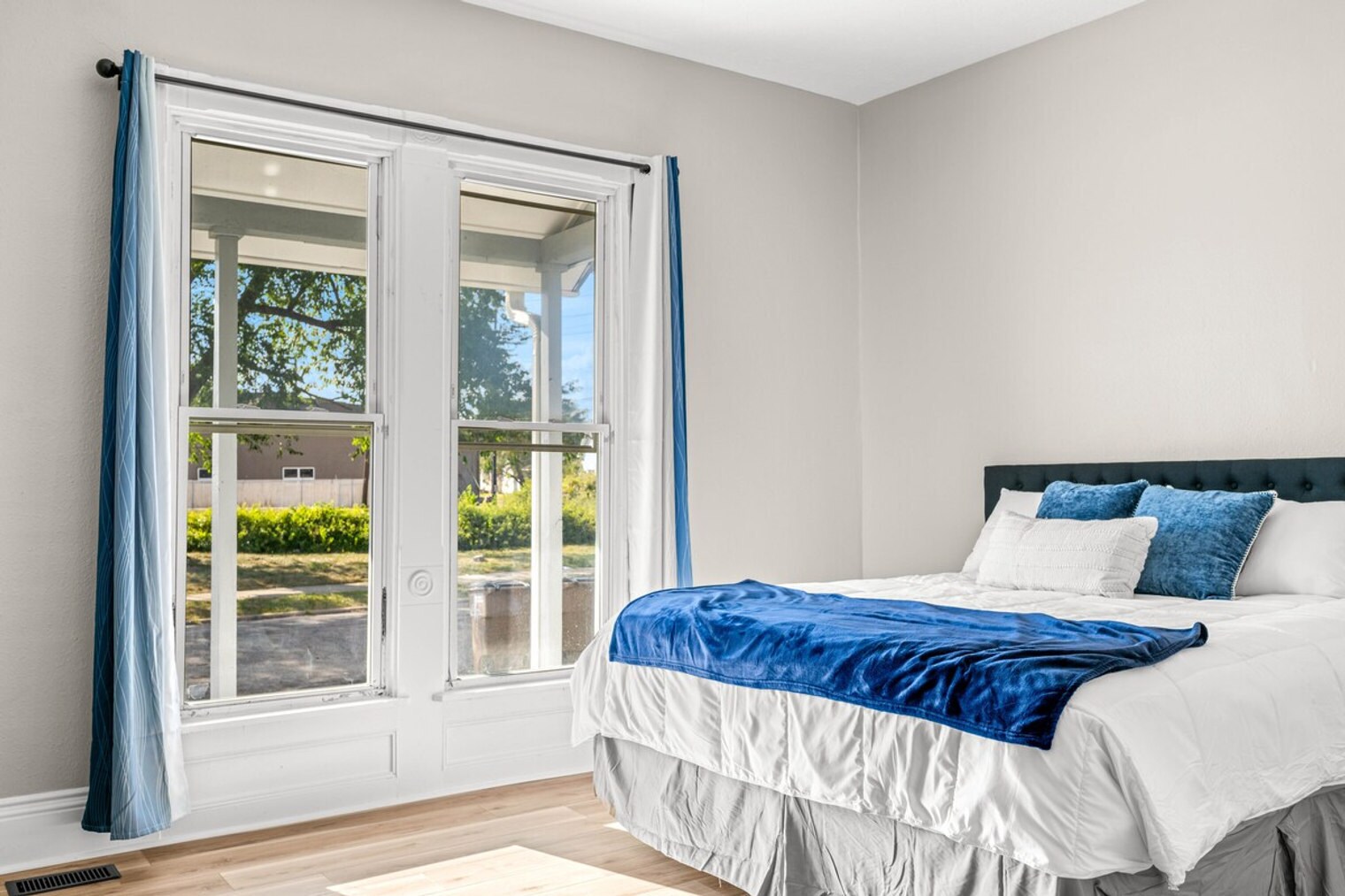 Building Photo - 639 Maple St