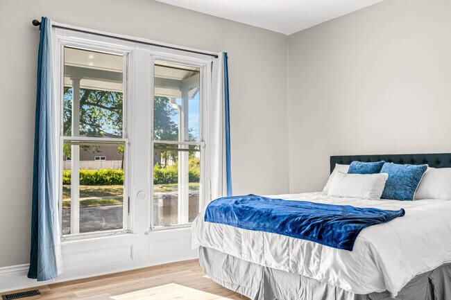 Building Photo - 639 Maple St