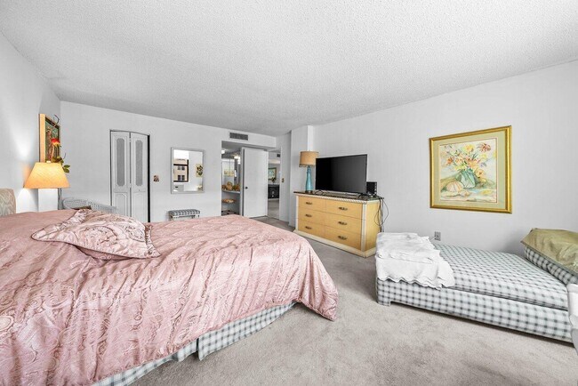 Building Photo - 3460 S Ocean Blvd