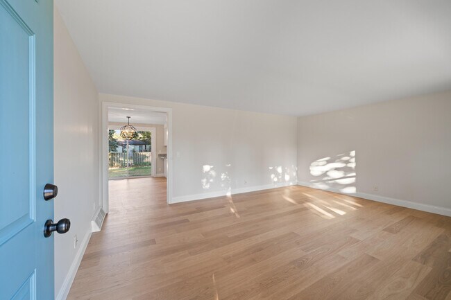 Building Photo - 1018 Bonnie Brae Ln