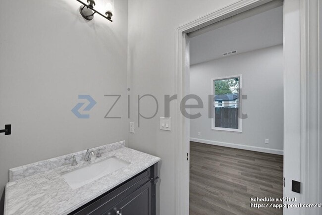 Building Photo - 981 Metropolitan Pkwy SW