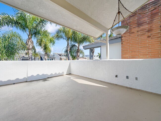 Building Photo - 907 E Balboa Blvd