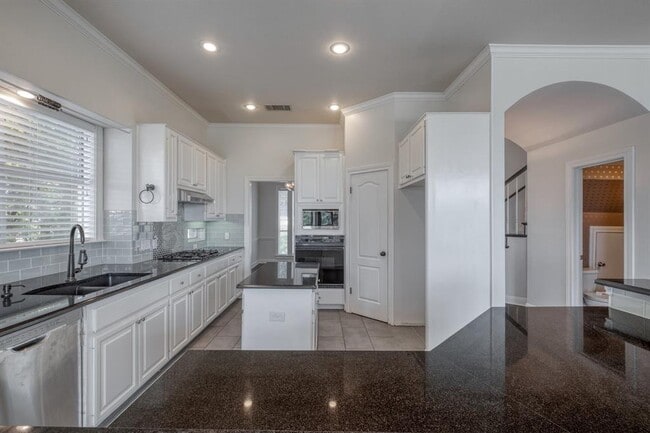 Building Photo - 9215 Spicebrush Dr