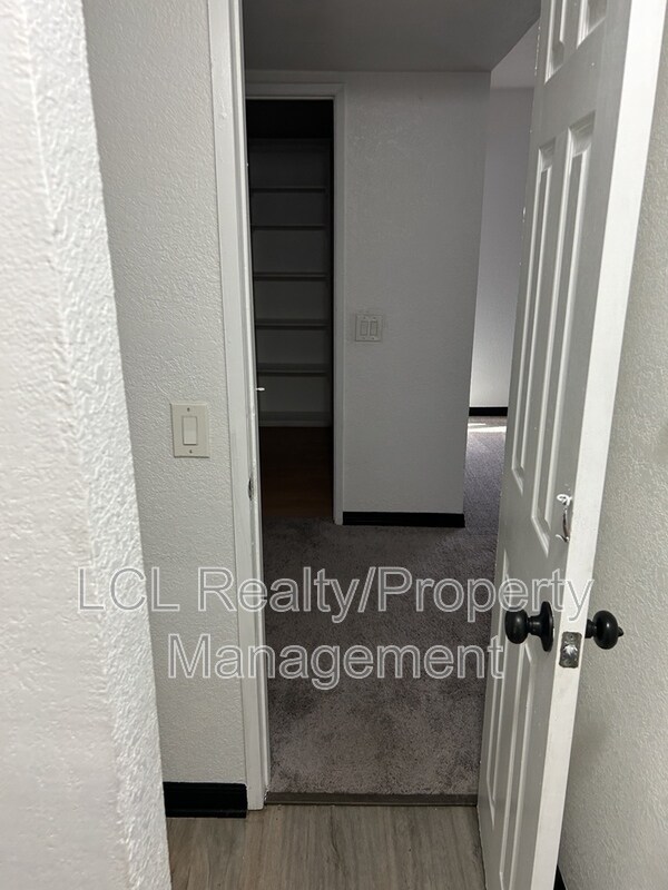 Building Photo - 1077 S Santo Antonio Dr