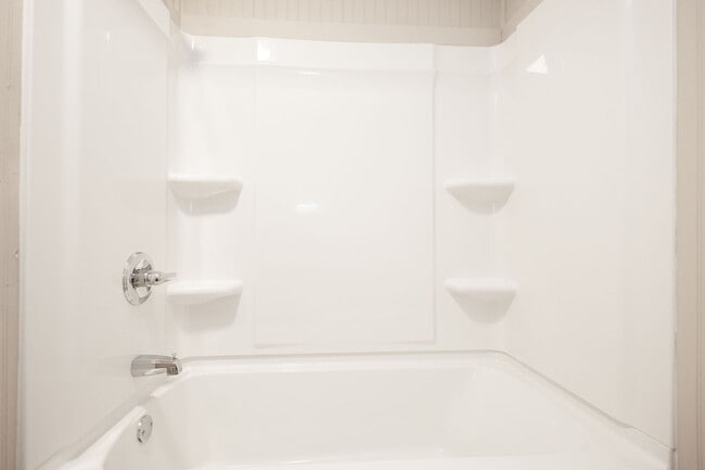 Building Photo - Updated 3BR/2BA Home – $500 OFF 1st Month!