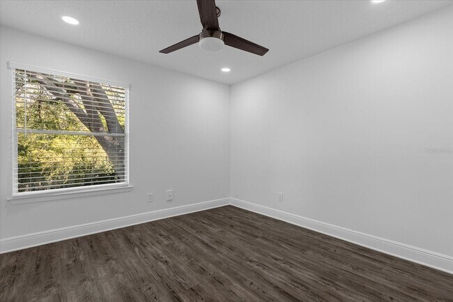 Building Photo - 2580 Grassy Point Dr