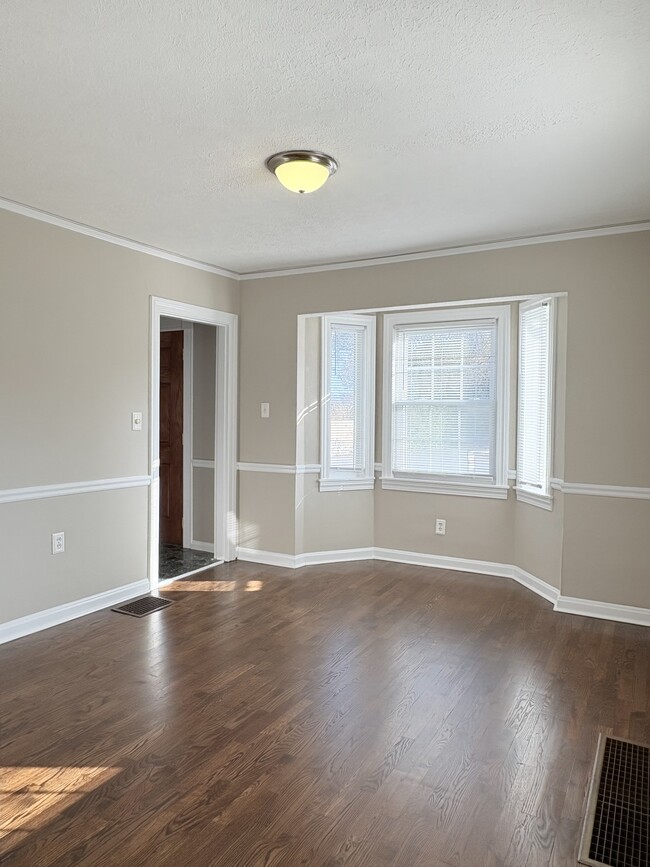 Building Photo - 707 Edgewood St