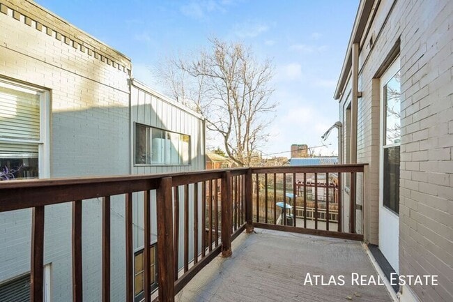 Building Photo - 476 N Washington St