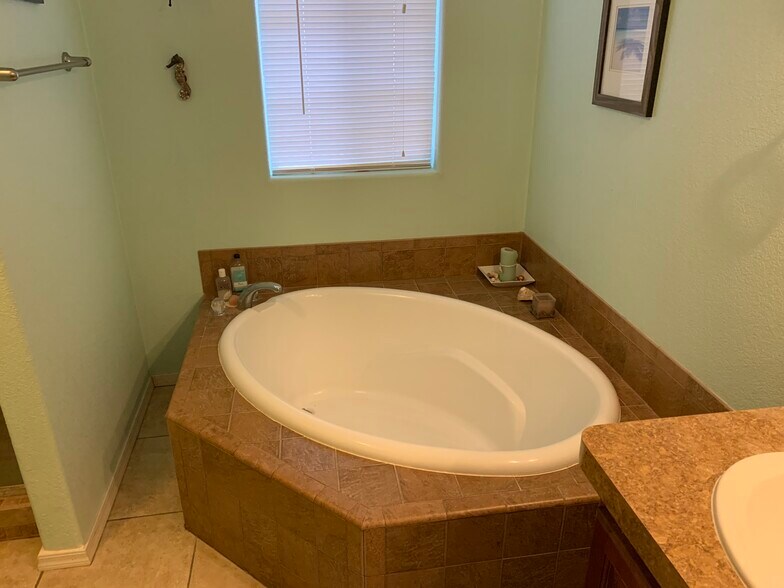 Master Bath 1 - 6015 E Morningside Rd