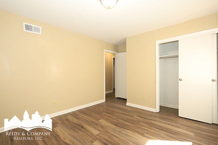 Building Photo - 1555 Staunton Dr