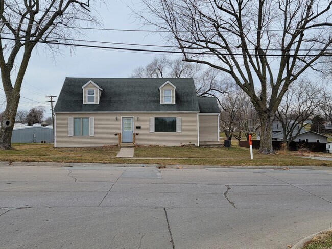 Building Photo - 627 N 3rd St