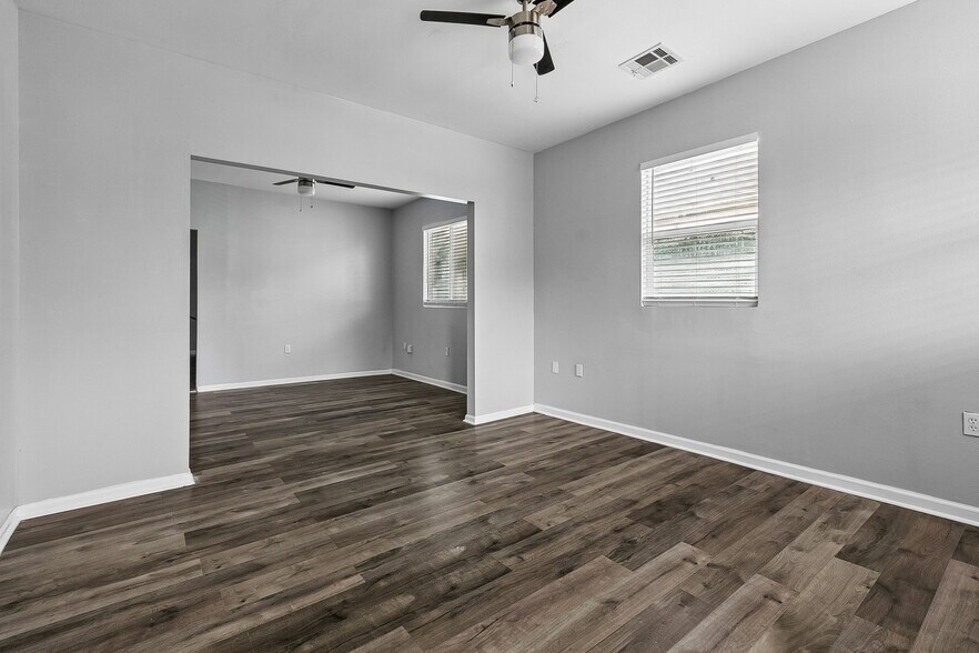 Building Photo - 3540 Clermont Dr