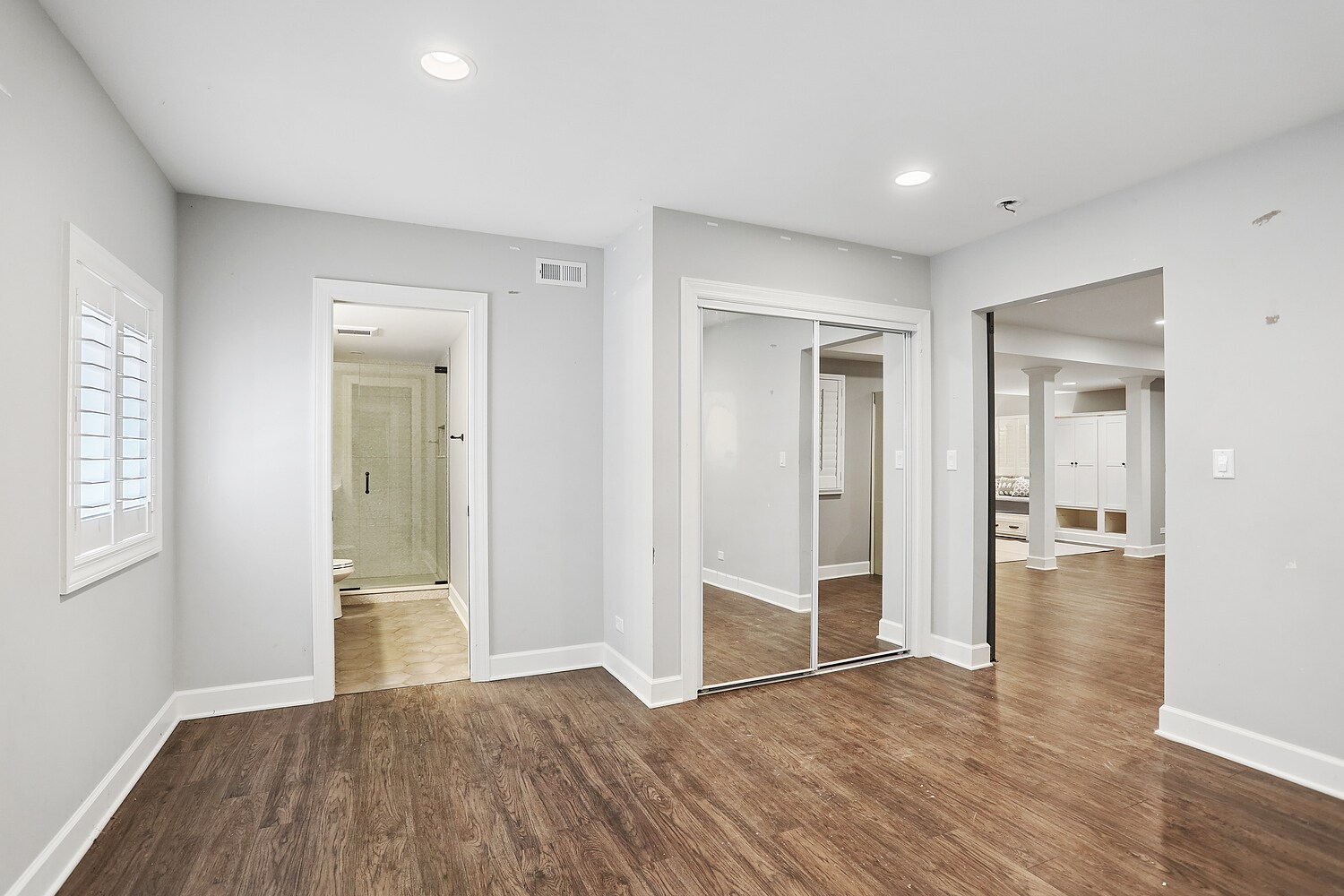 Building Photo - 737 S Swain Ave