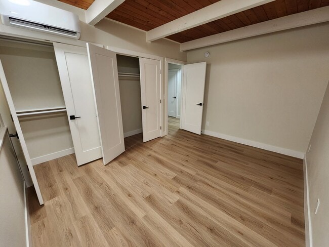 Building Photo - Beautifully Remodeled 2 bed 1 bath unit in...