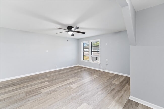 Building Photo - 9946 Algiers Rd