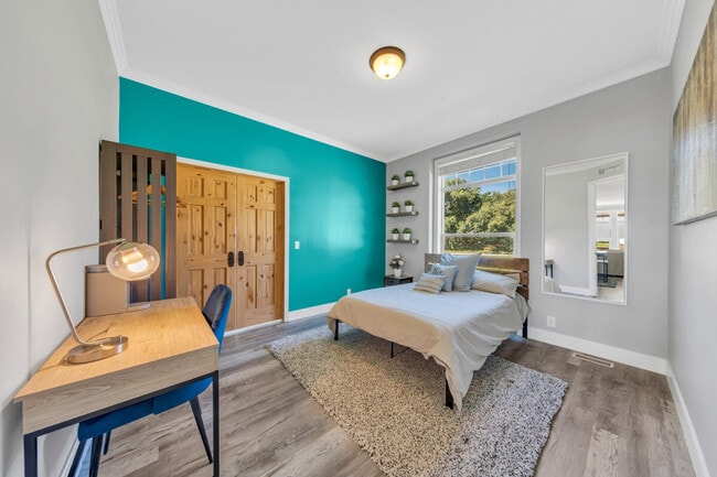 Building Photo - 53953 S River Rd