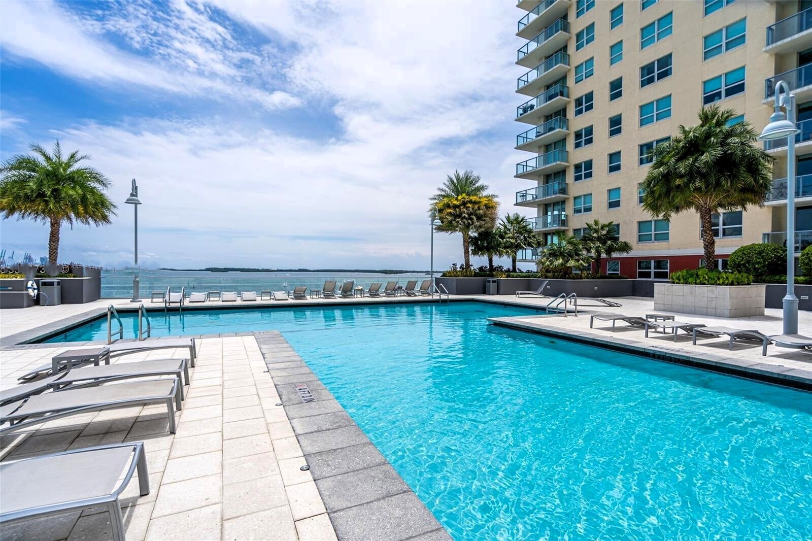 Building Photo - 1155 Brickell Bay Dr