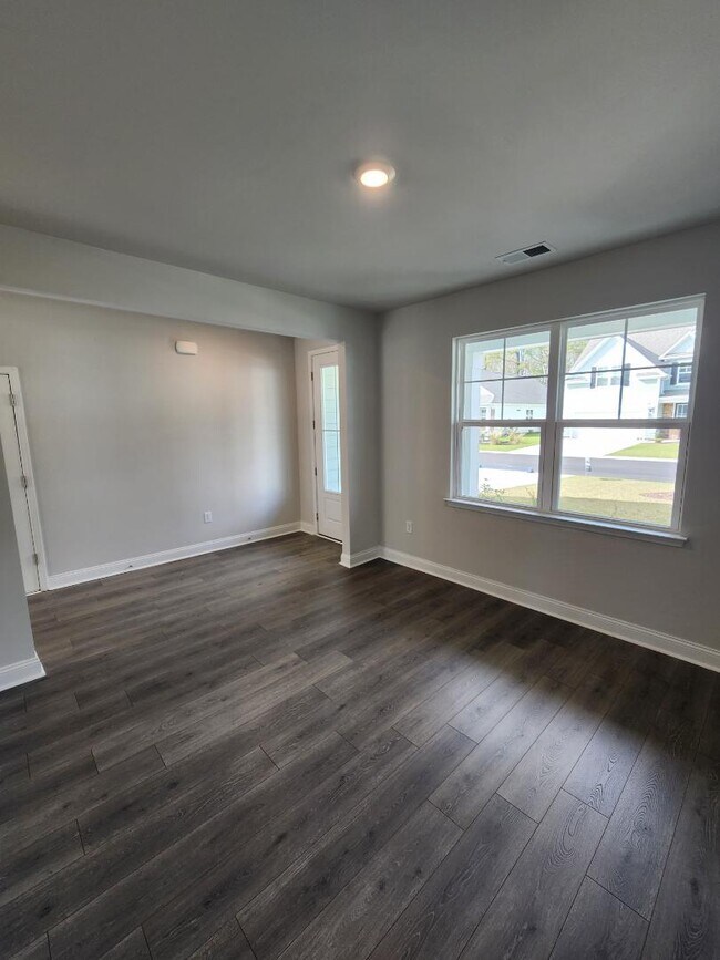 Building Photo - 4044 Dewberry Ln