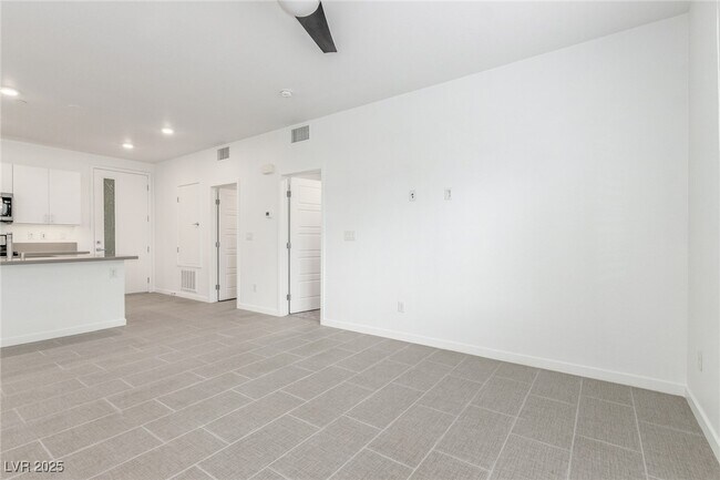 Building Photo - 11257 Rainbow Peak Ave