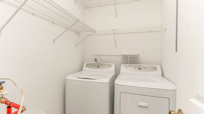 Building Photo - 1 Bedroom 1 Bath Condo in Southampton Poin...