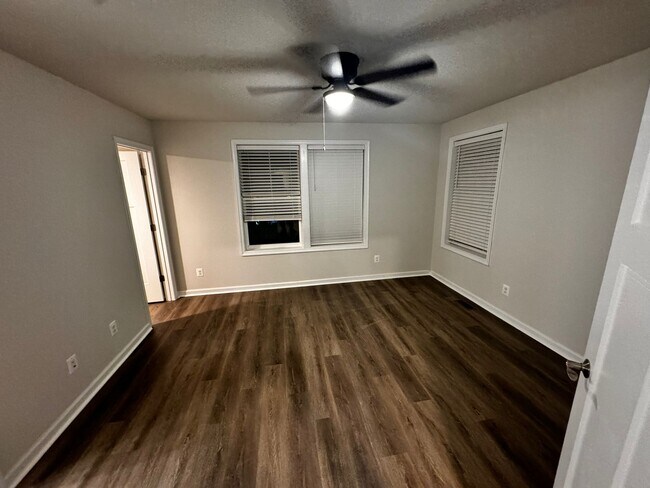 Building Photo - 521 Caddy Aly