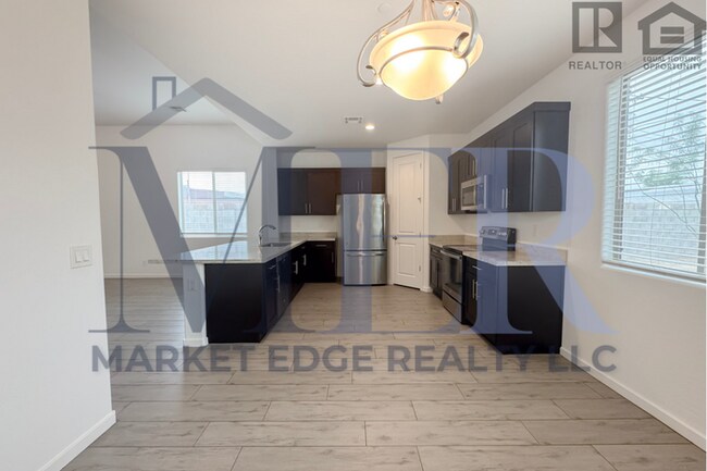 Building Photo - 3Bed/2.5Bath Townhouse at 7th St/Hatcher! Move-In Ready on 04/09/2026! -- NO HOA! ALL TILE FLOORING!