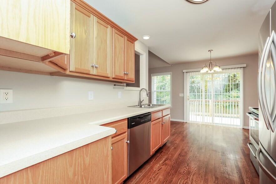 Building Photo - 3019 Candlelite Dr