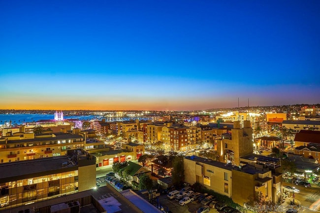 Building Photo - 300 W Beech St