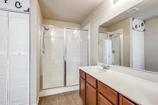 Building Photo - 1101 Rainer Dr